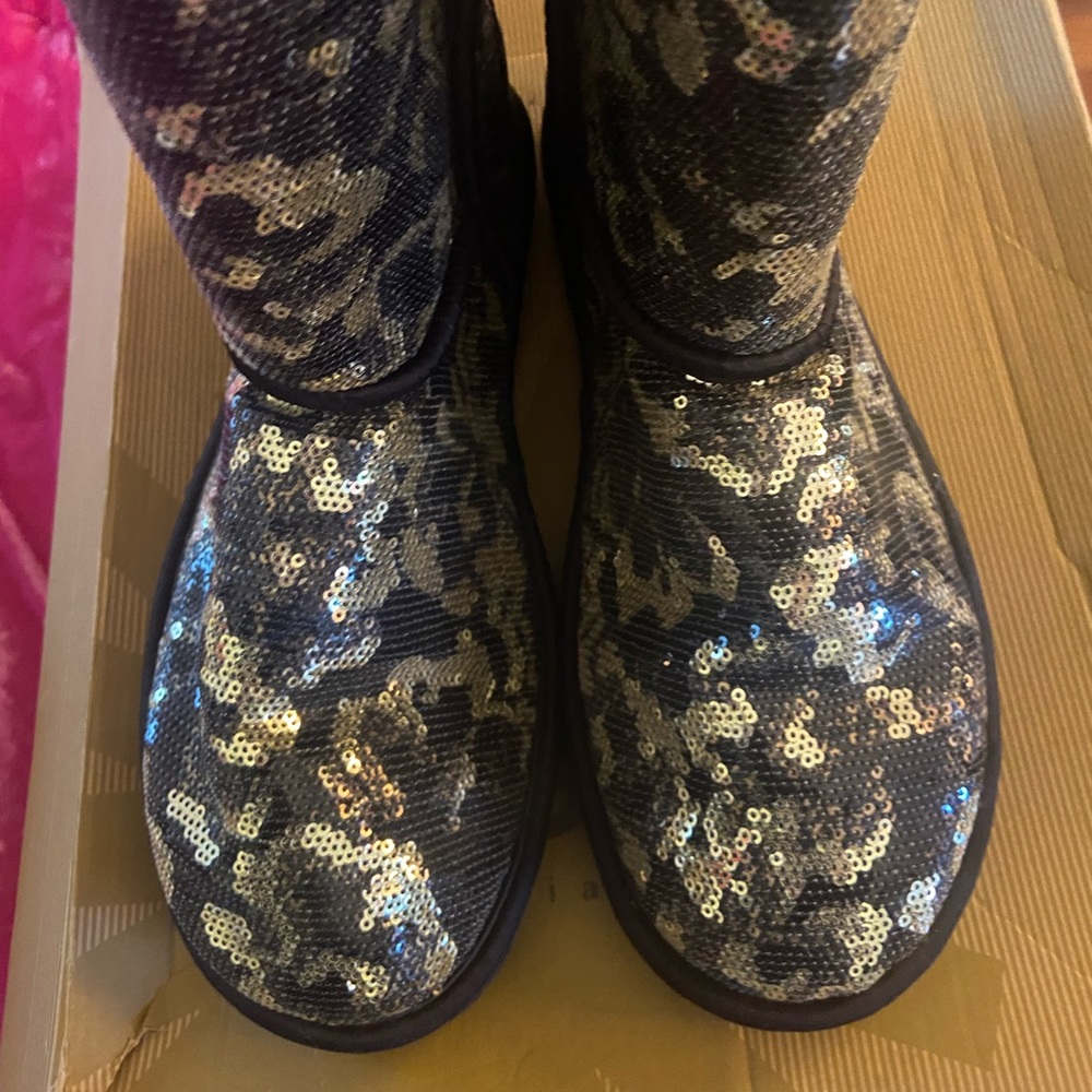 Sequins gold and black Ugg's